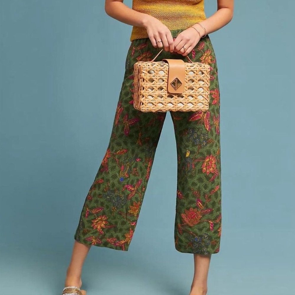 🌺🦜🦚Anthropologie Women’s green floral cropped wide leg pants size S